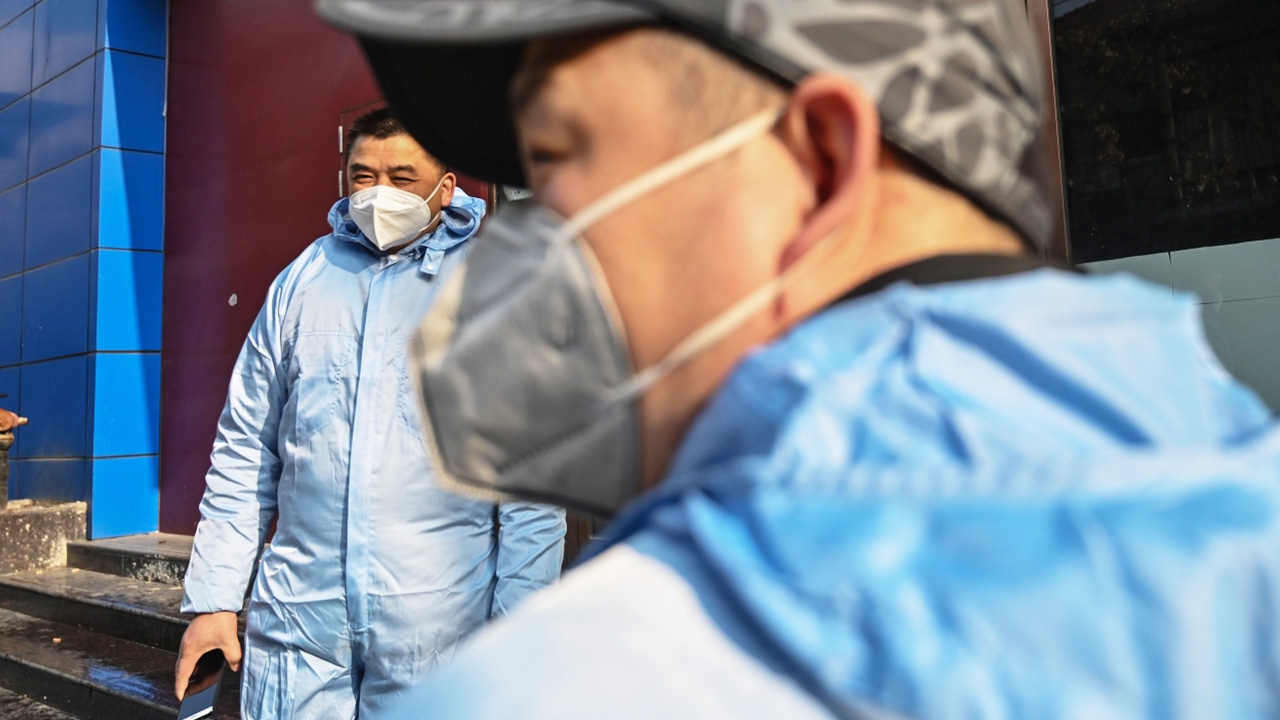 รัฐบาลล่าช้า รับมือไวรัสโคโรน่า ปล่อยคนจีนกว้านซื้อหน้ากากอนามัย เกลี้ยง