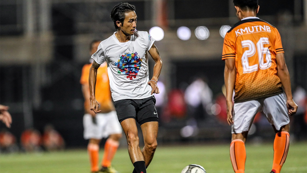 "ตูน" สุดฟิน นำทีม "ก้าว" ดวลแข้ง ฟุตบอลการกุศล เพื่อ 7 รพ.ภาคเหนือ