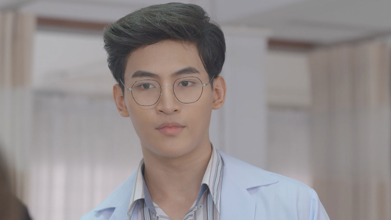 ความเนิร์ดเตะตา "โอห์ม" สวมบทบาทหมอหล่อ ทำกระแสโซเชียลกระหึ่ม