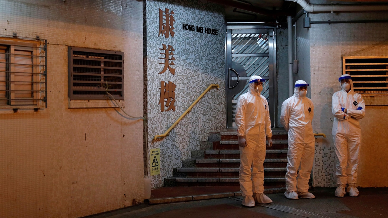 ฮ่องกงอพยพอพาร์ตเมนต์ หวั่นไวรัสโคโรนาแพร่ผ่านท่อ ยอดป่วยพุ่ง 42 ราย