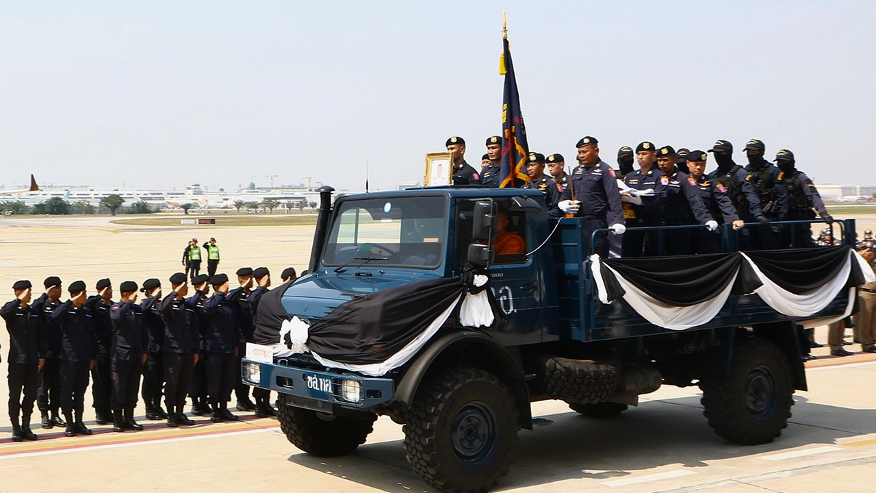 เคลื่อนร่างตำรวจ 2 วีรบุรุษอรินทราช เตรียมพิธีพระราชทานน้ำหลวงอาบศพ
