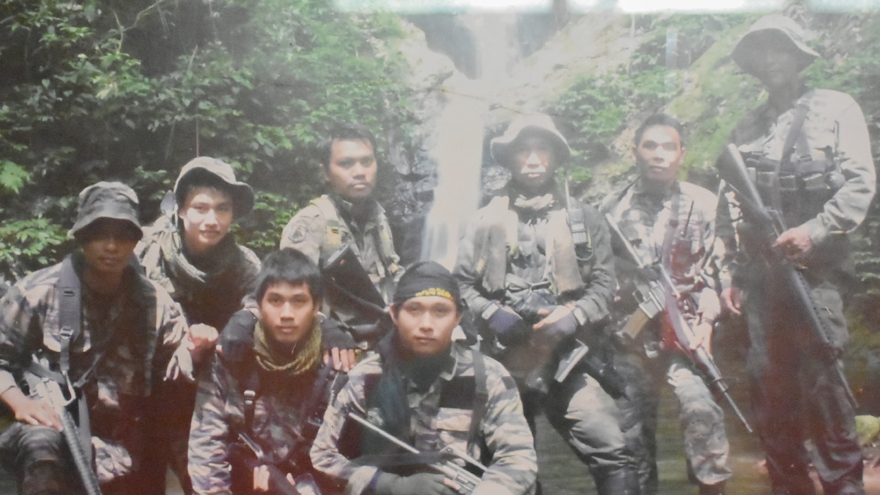 พ่อแม่เข้ากรุงรับศพ 'ผู้กองปุ๊' ญาติๆ ภูมิใจตัวหลาน เสียสละเพื่อชาติ