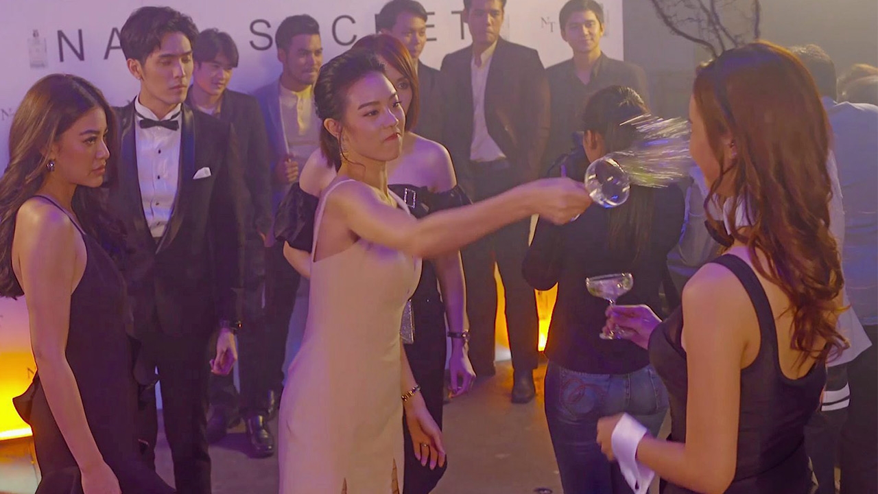 "คริส หอวัง" ฟาดไม่ยั้ง ตบเมียน้อยแหกกลางงานในละคร “ไปให้ถึงดวงดาว”