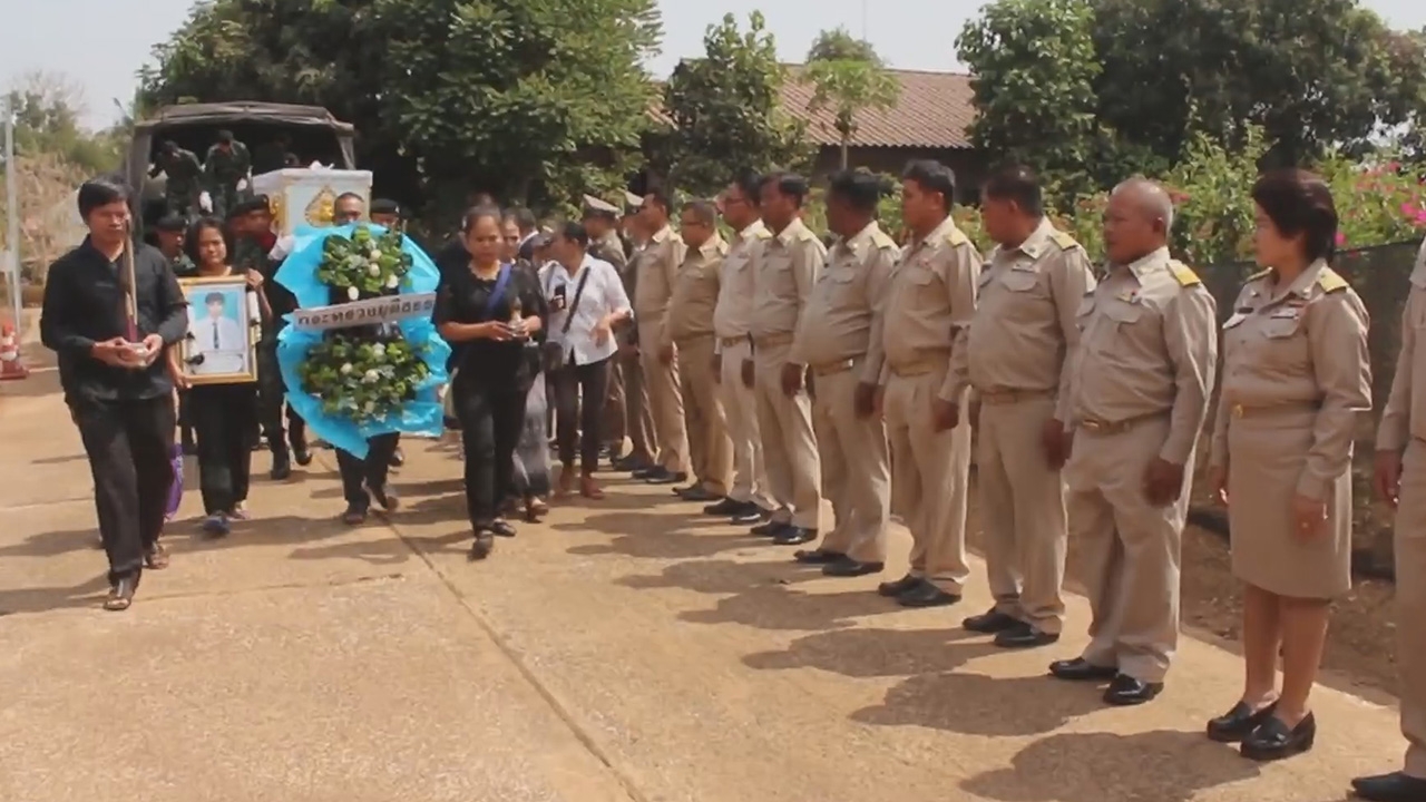 เศร้างานศพ นศ.หนุ่ม มทร.อีสาน เหยื่อกราดยิงโคราช ถึงบ้านที่หนองบุญมากแล้ว