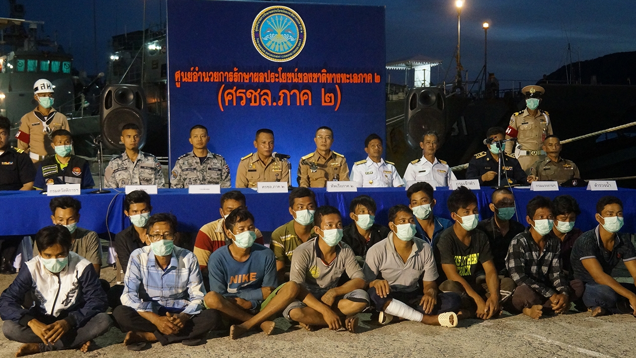 ทัพเรือภาคที่ 2 จับเรือประมงเวียดนาม 4 ลำ ลอบหาปลาในน่านน้ำไทย