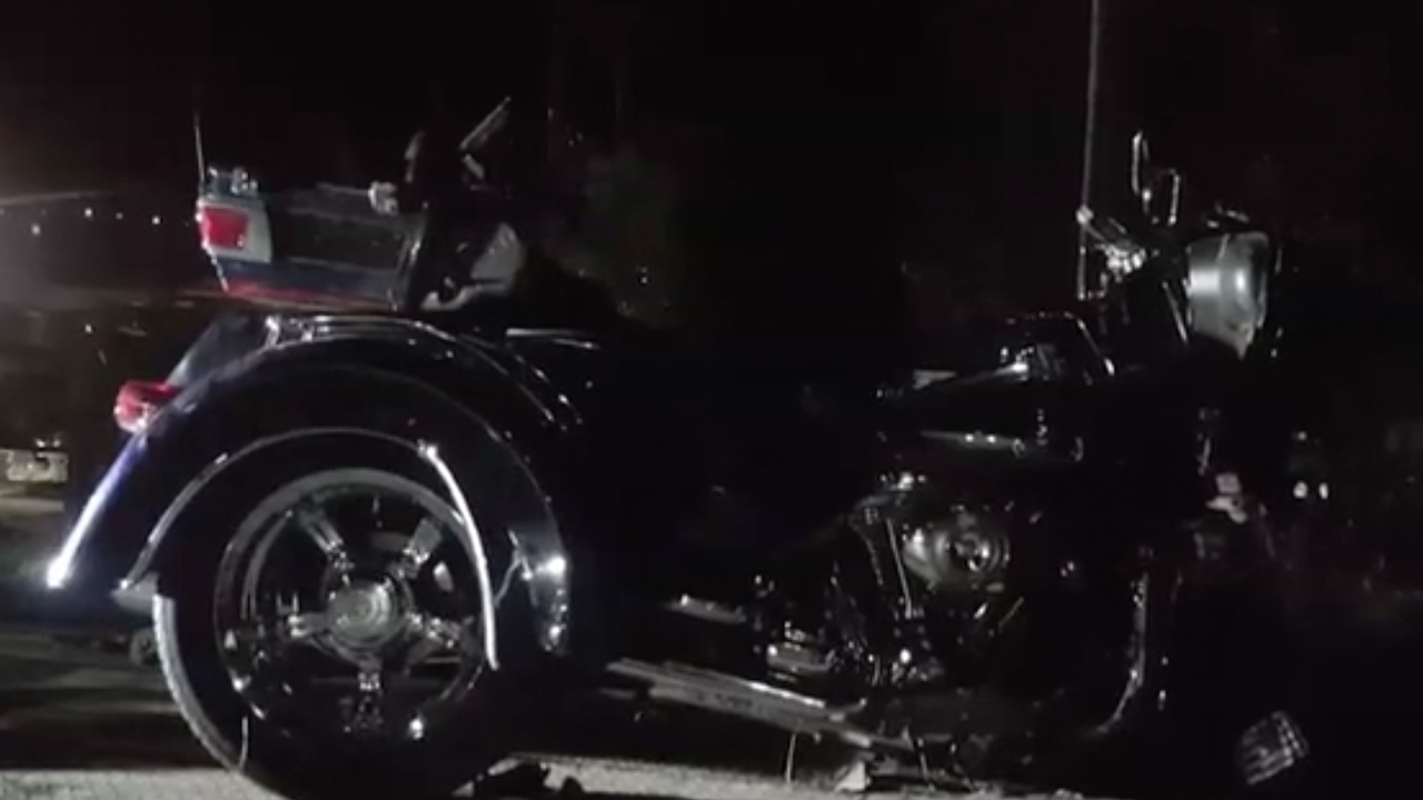 เสี่ยโรงเกลือเจ้าของโรงเรียนดัง พาภรรยานั่งฮาร์เล่ย์ชนต้นไม้ดับคู่