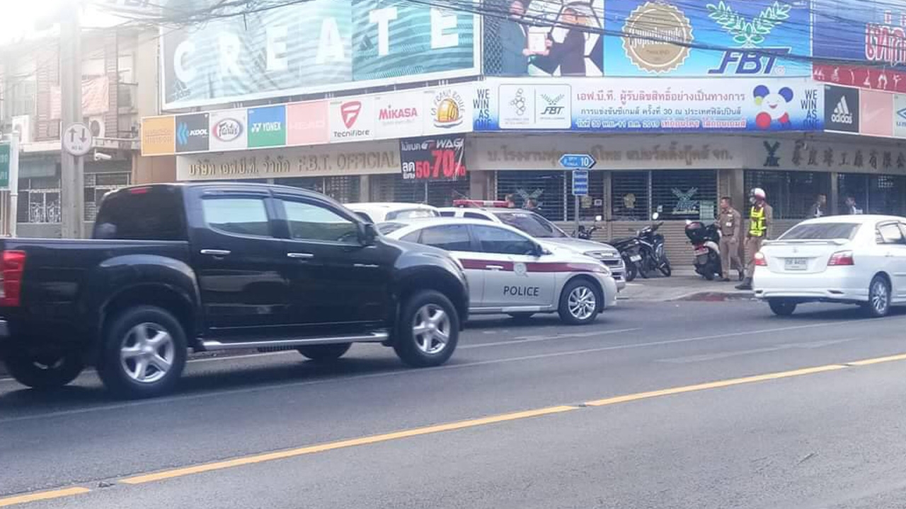 ตำรวจปิดล้อม ชายคลั่งกราดยิงกลางกรุงฯ คาดเครียดปัญหาครอบครัว
