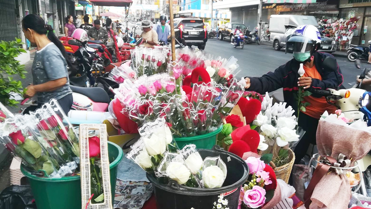 วาเลนไทน์ปี 63 ร้านดอกไม้เมืองสองแควเงียบเหงา คนซื้อดอกกุหลาบลดลง
