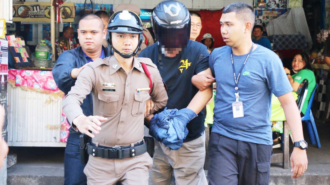 หิ้วเสี่ยร้านเสื้อกีฬาตรวจหาสารเสพติด พฐ.เจอปลอกกระสุนกว่า 50 นัด