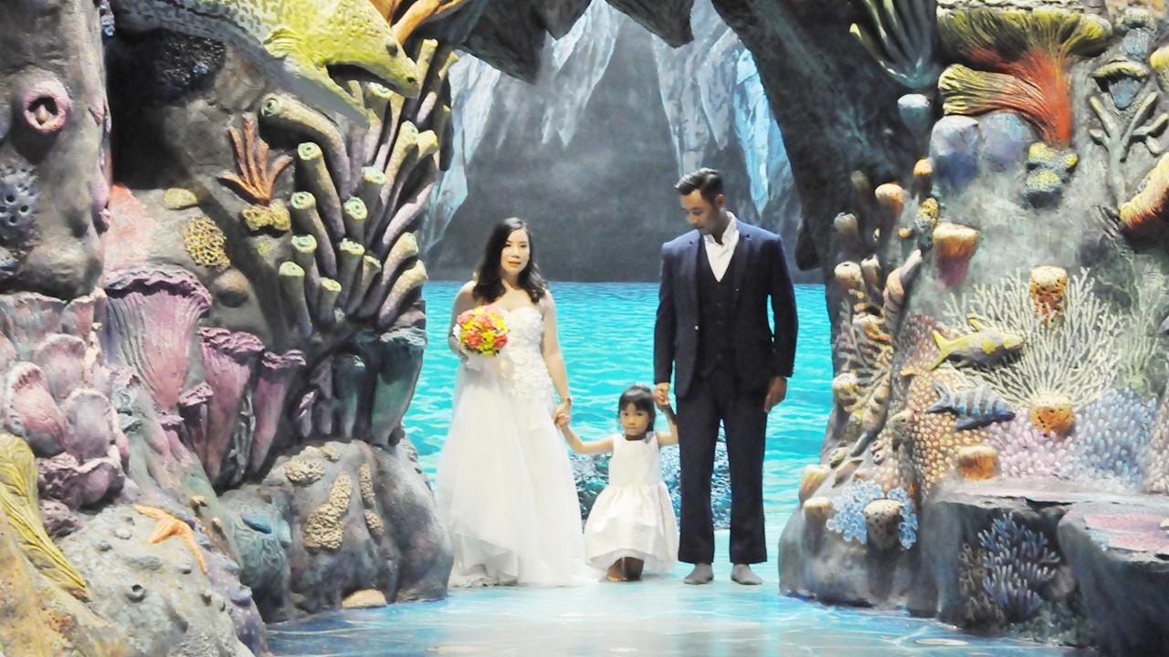 บ่าวสาวชื่นมื่น ร่วมงาน "วิวาห์ใต้สมุทร" เช็กอินจุดเที่ยวดัง อบอวลความรัก