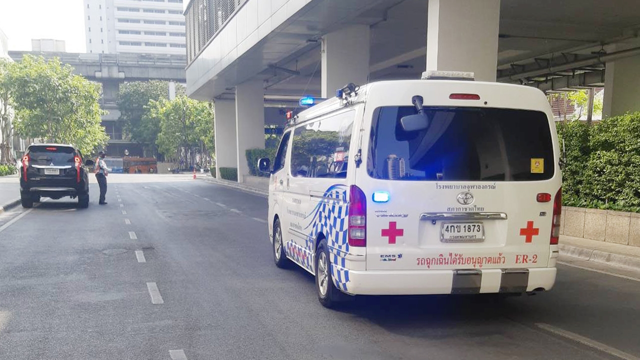 พยานเล่า นาทีเด็ก 12 พลัดตกห้าง เอื้อมมือหยิบโทรศัพท์ เสียหลักร่วง