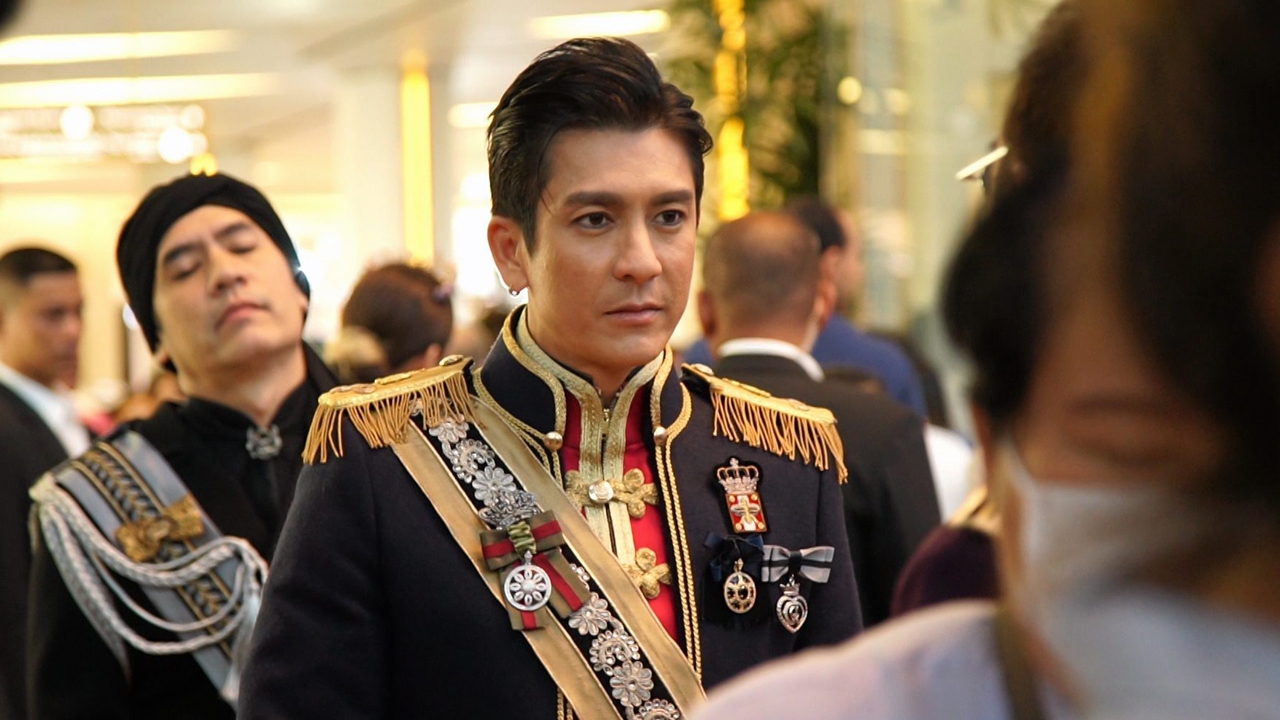 “เผือกร้อนฯ” บุกเบื้องหลังงาน ส่องลุคสวยหล่อ “ติ๊ก-คิมเบอร์ลี่” เปิดตัว “ดั่งดวงหฤทัย”