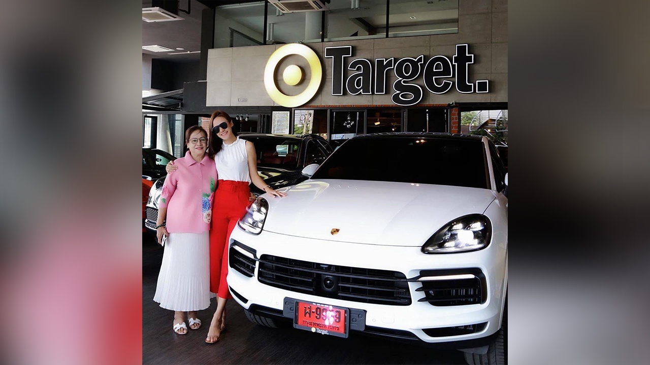 สวยและรวยมาก กระแต ศุภักษร ถอยรถหรูป้ายแดง แฟนๆ แห่ส่องเลขทะเบียน