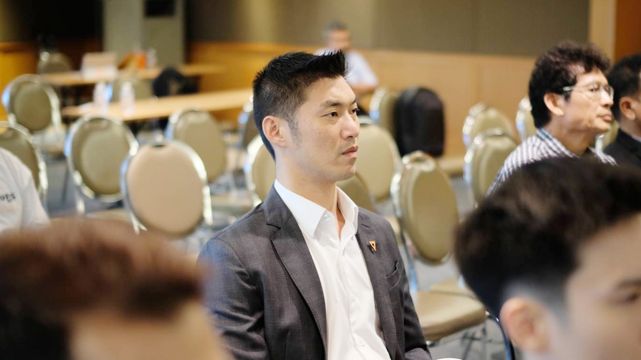 ธนาธร ปิยบุตร พรรณิการ์ กับ 8 ส.ส.อนาคตใหม่ ถูกตัดสิทธิ์การเมือง 10 ปี