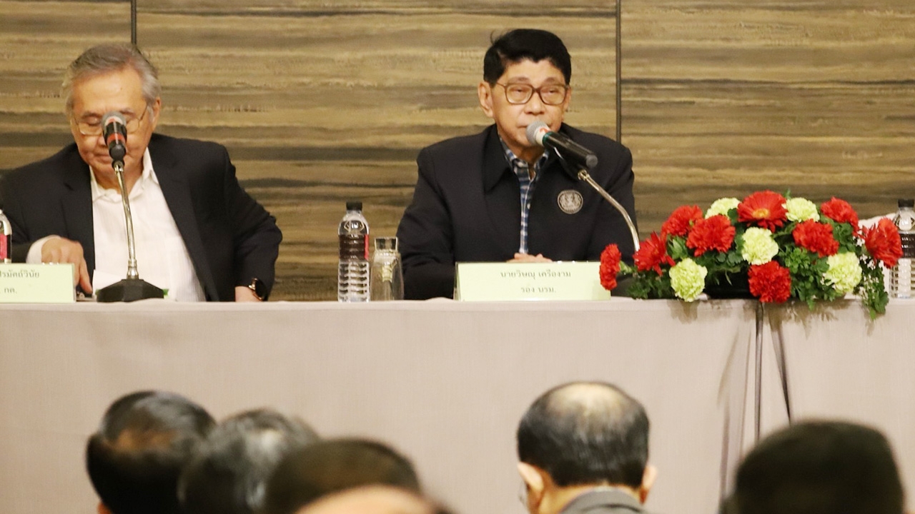 พปชร.ประชุม ส.ส. เตรียมสู้ศึกอภิปรายไม่ไว้วางใจ-ให้กำลังใจ อนาคตใหม่ 