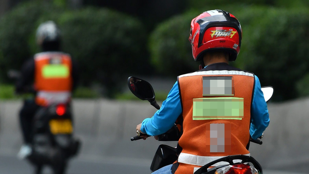 พบวินกว่า 100 ราย ผิดขี่รถบนทางเท้า