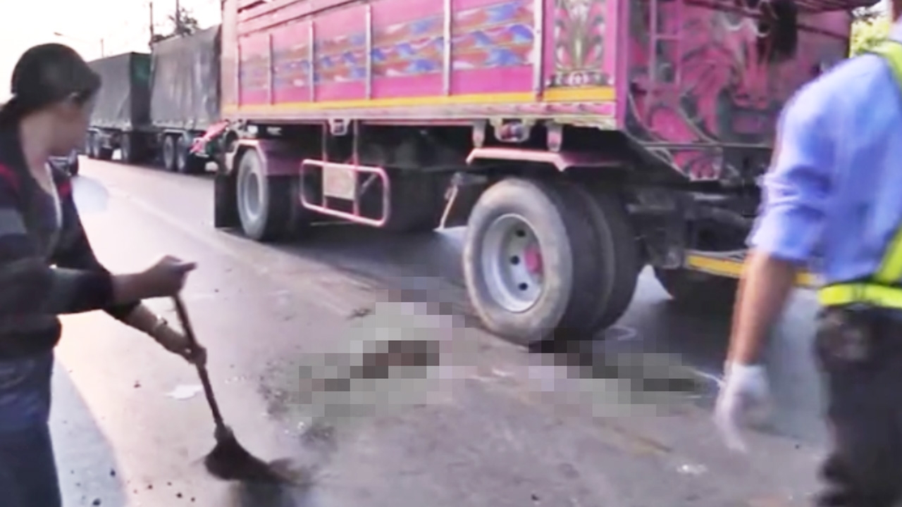 สลด 2 ลุงที่อยุธยา จยย.ชนกันล้ม รถพ่วงตามหลังทับดับทั้งคู่  