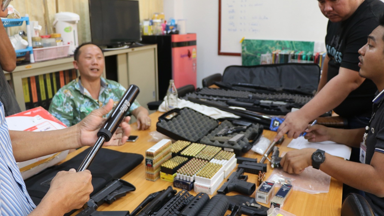 รวบเสี่ยอ่างทอง นักสะสมปืน ซวยเพราะสั่งซื้อ "ไซเลนเซอร์"