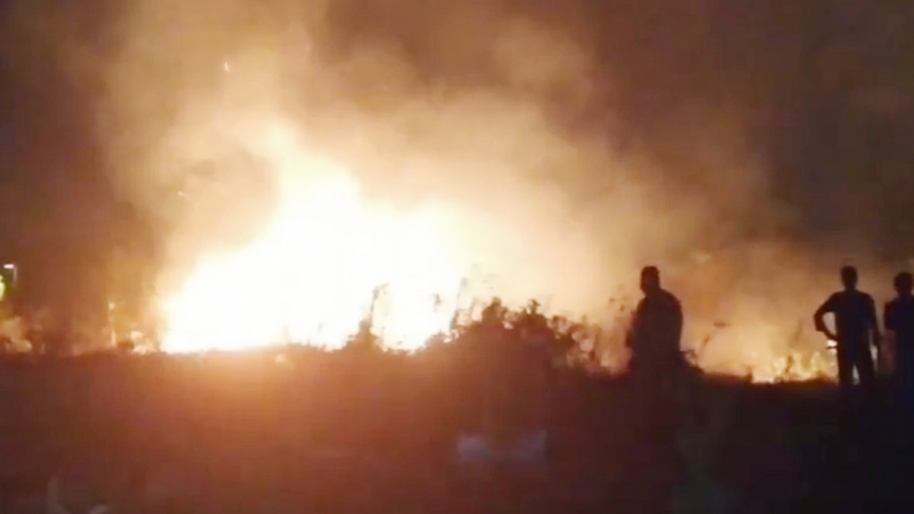 จุดพลุเปิดงานดังเมืองตรัง ตกใส่กอหญ้าแห้งไฟไหม้ลุกลาม แตกตื่นทั้งงาน