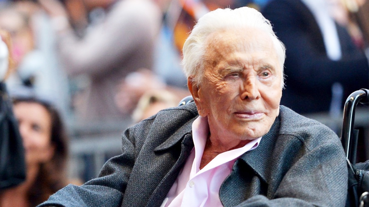 ตำนานฮอลลีวูด เคิร์ก ดักลาส บริจาคทรัพย์สินทั้งหมด 2.4 พันล้านให้การกุศล