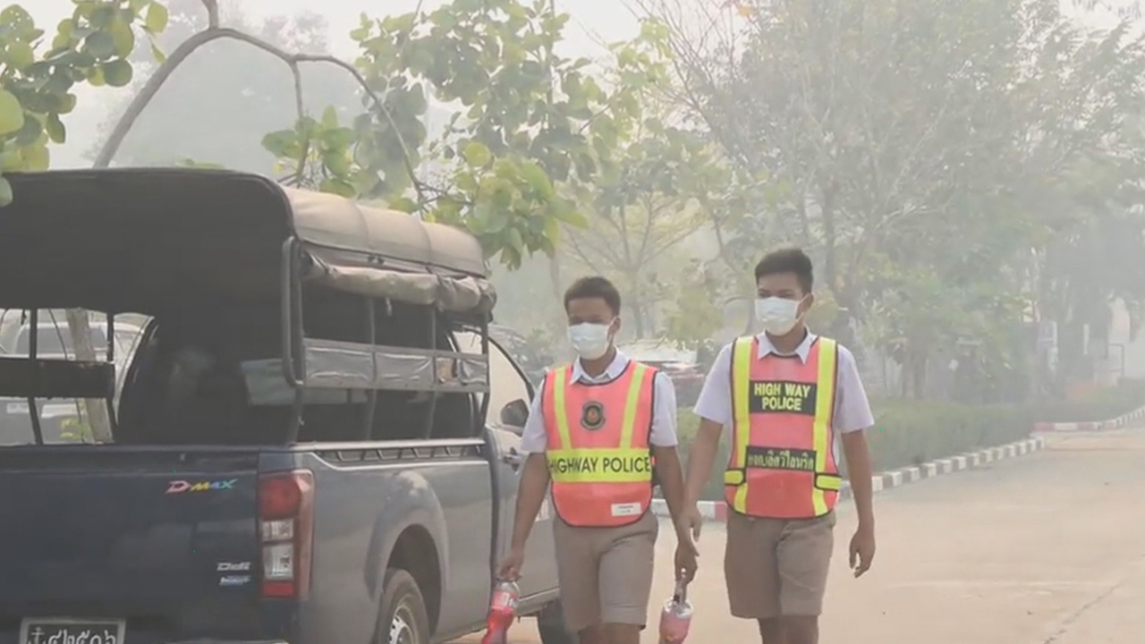 ไฟป่าเขาบรรทัดทำตราดอ่วม หมอกควันปกคลุมทั้งเมือง ชาวบ้านสำลักควัน