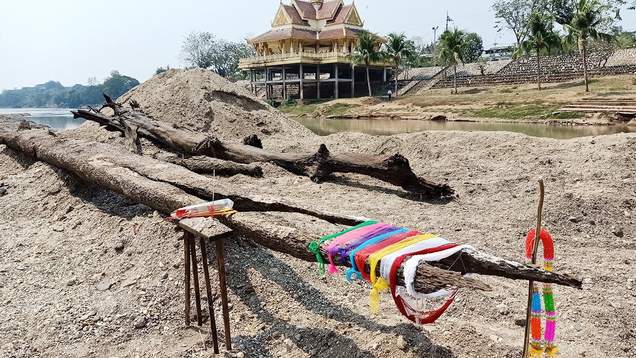 อภินิหาร 3 ต้นตะเคียน จมอยู่กลางแม่น้ำน่าน จุดธูป 9 ดอก ลอยขึ้นมาเอง