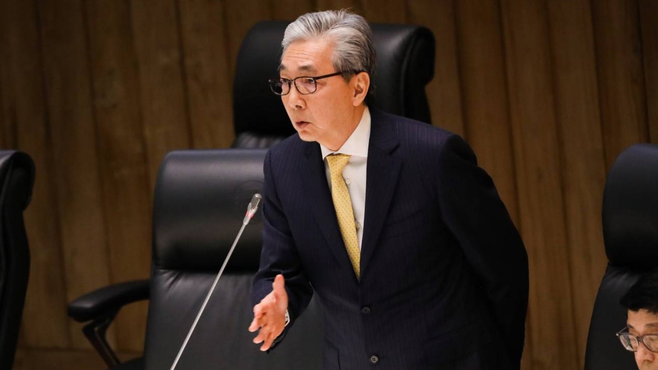 "สมคิด" ชี้เศรษฐกิจโต แต่กระจายไม่เร็ว หวังใช้ EEC ดึง ปัดเอื้อนายทุน 