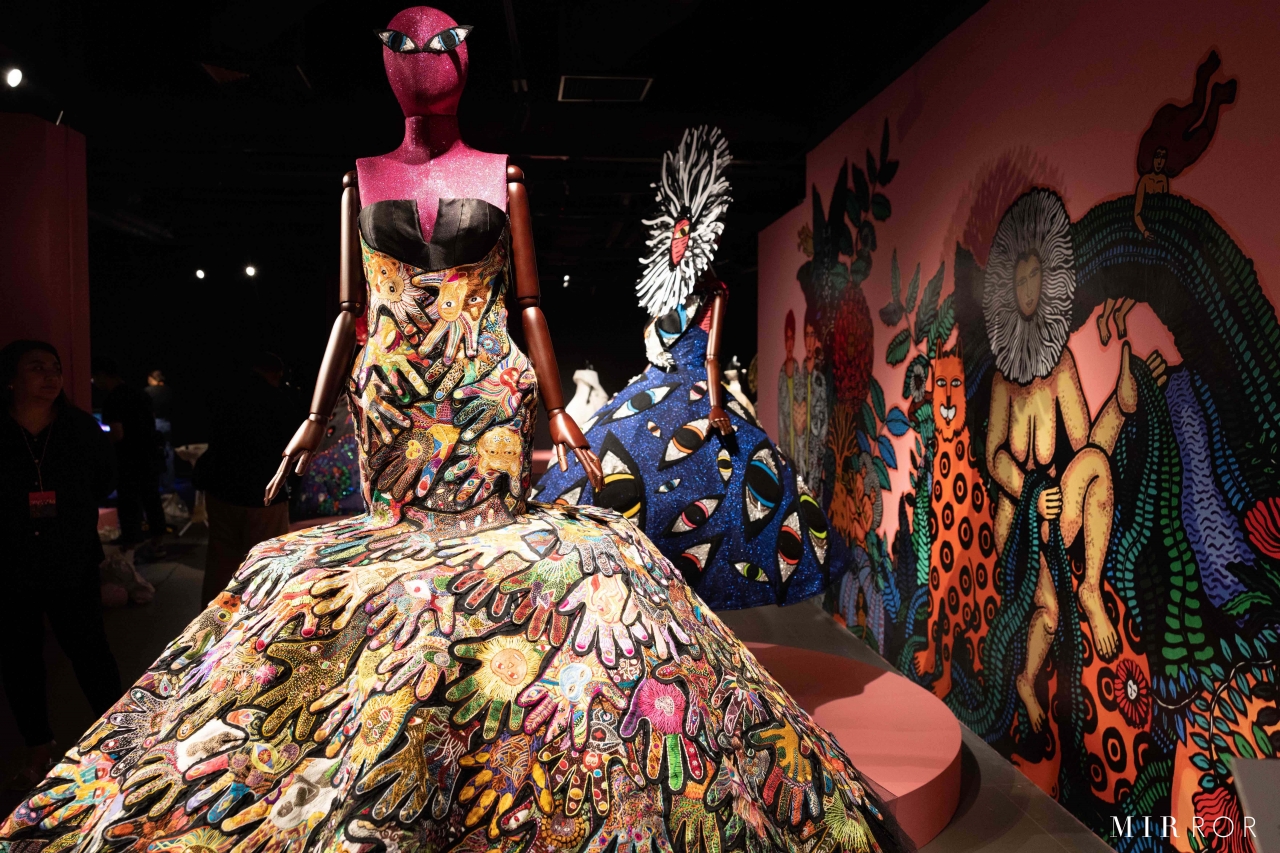 พาเที่ยวนิทรรศการแฟชั่นในงาน 20 ปี "Tube Gallery"