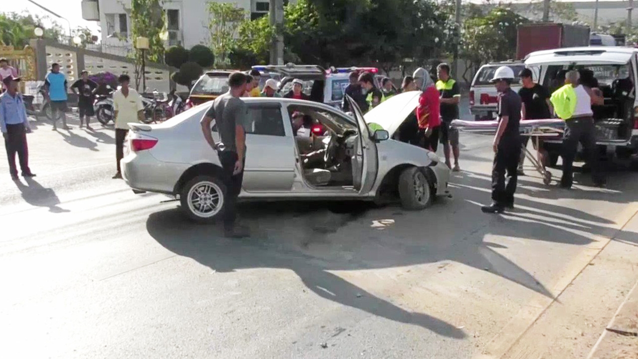 แม่เด็ก 4 ขวบยันลูกชายไม่ได้ดึงพวงมาลัยรถแฟนหนุ่ม คาดเป็นอุบัติเหตุ 