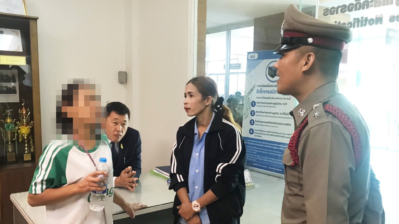 สุดสงสัยลูกของใคร พบสาวเบลออุ้มเด็กชายวัย 2 ขวบ ยืนตากแดดริมถนน 