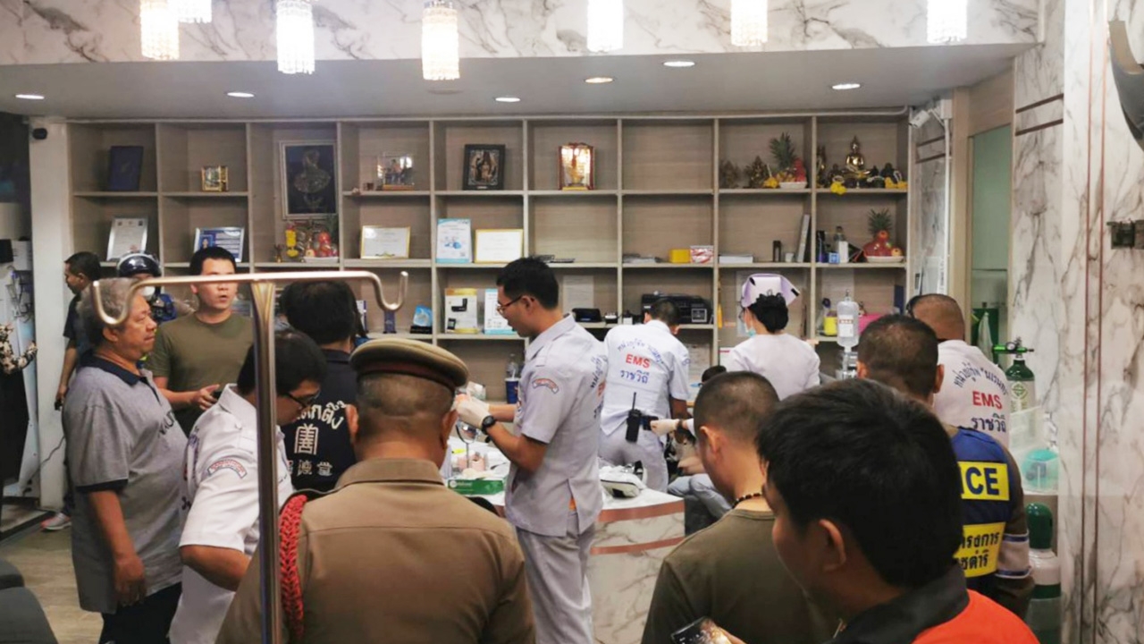 ยิงกลางห้าง ฝีมืออดีตแฟน กระสุนเข้าจุดสำคัญ พนักงานคลินิกความงามดับ 