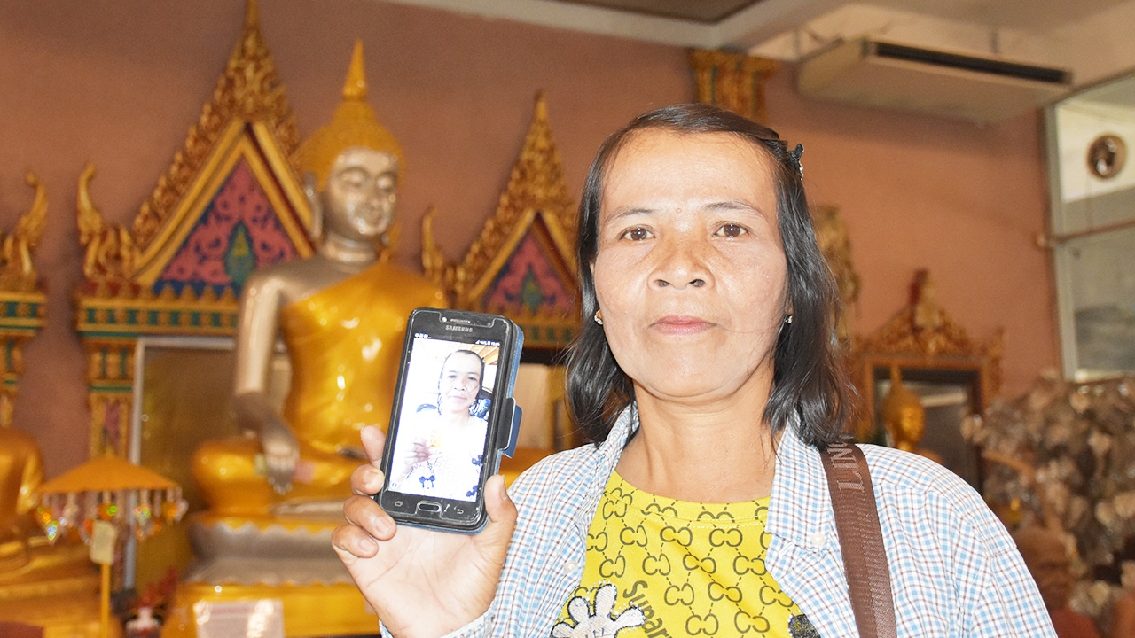 งวดนี้หวยขายไม่หมด แม่ค้าต้องเก็บไว้เอง ขอพร "พระเงิน พระทอง" ถูก 12 ล้าน