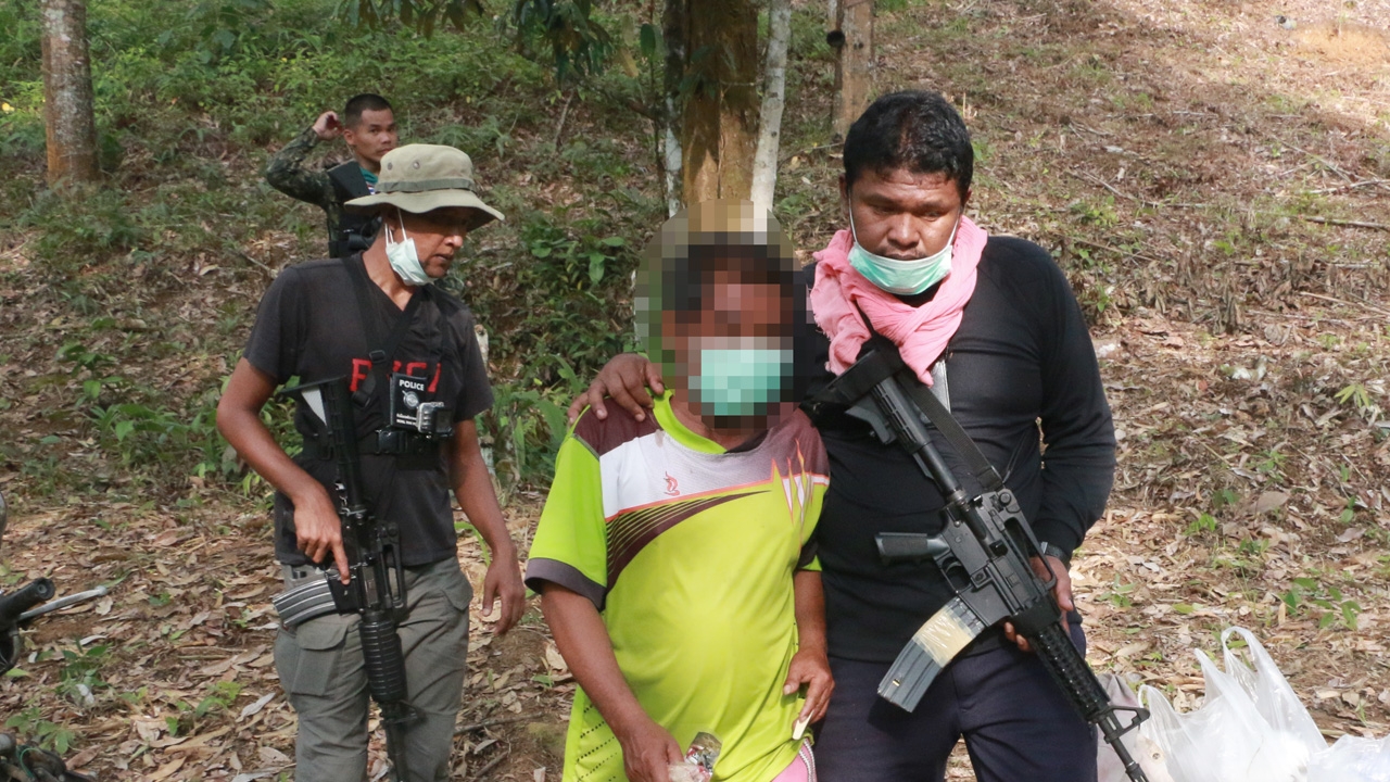 คนงานโหด ทุบหัวญาติดับ ฝังหมกกลางป่า เหตุเมาสุรา พบตายอืด 5 วัน 