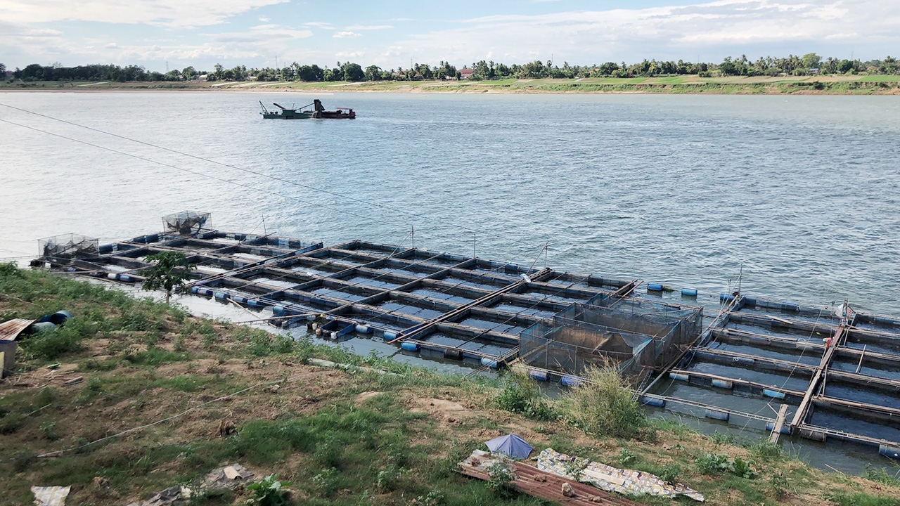 หนองคายน้ำโขงแห้งเหลือไม่ถึง 1 ม. กระทบผู้เลี้ยงปลากระชัง ต้องพักชั่วคราว