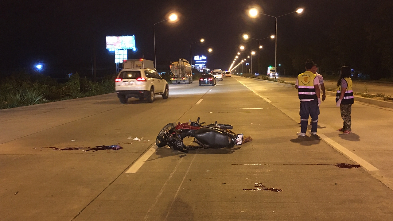 จยย.ถูกชนแล้วหนี ตายทั้งคู่ที่ลำพูน ตร.เร่งหาเก๋งสีดำที่คาดเป็นคู่กรณี