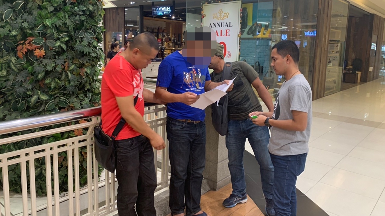 กองปราบบุกจับหนุ่มแก๊งเงินกู้ที่ปทุมธานี หนีหมายจับคดีข่มขืนเด็ก 12 ปี