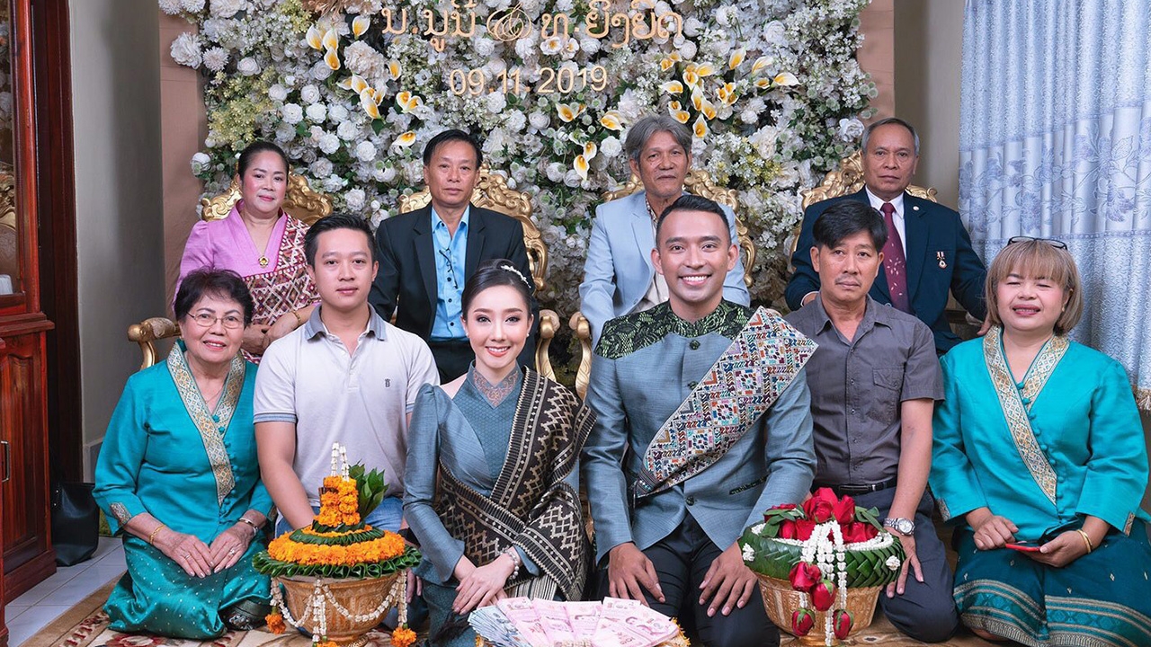 ย้อนเส้นทางรักข้ามพรมแดน "นุนี-อ๊อฟ" จูงมือเข้าพิธีหมั้น พร้อมแต่งปลายปี 63