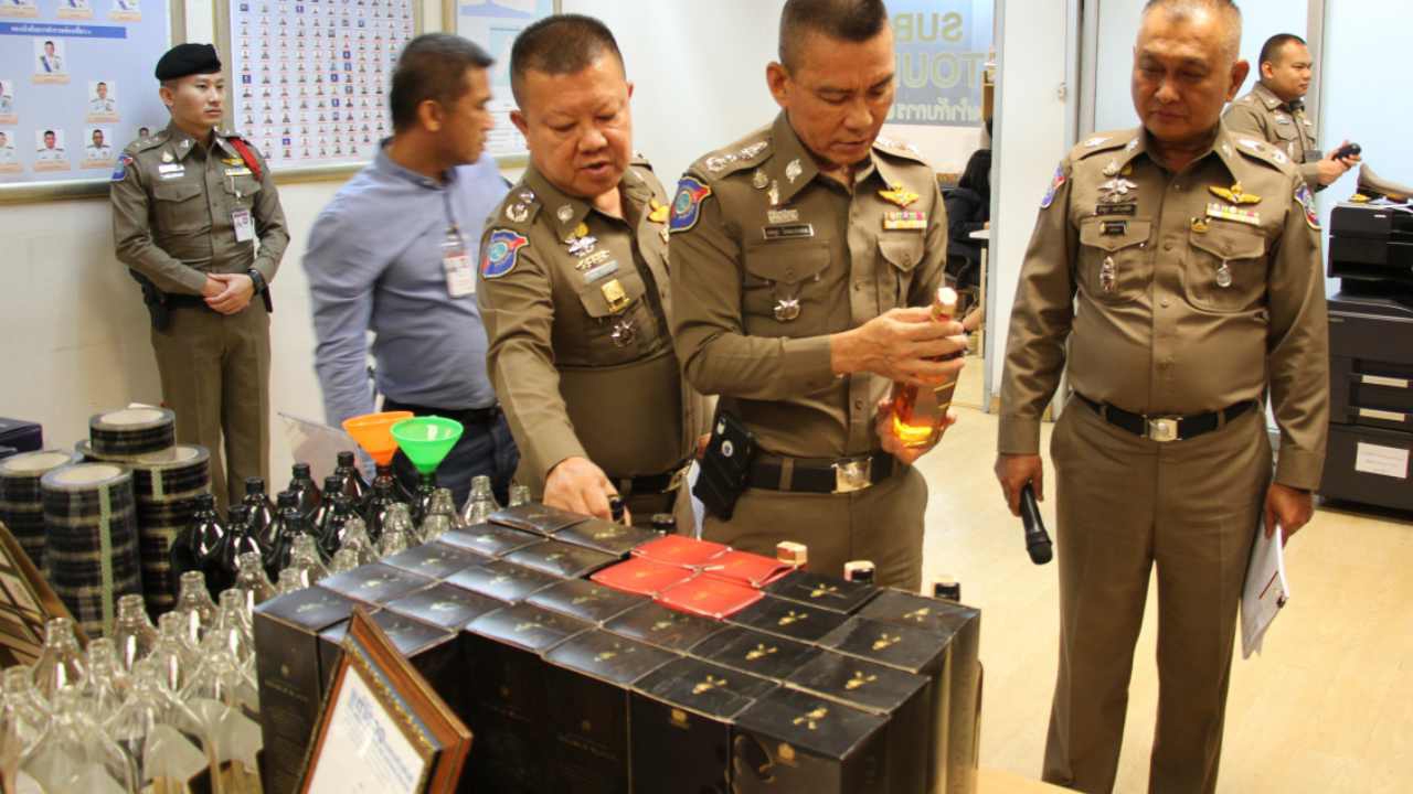 รวบ "เดวิด ราชาเหล้าปลอม" ลุง 63 ชาวมาเลย์ เข้ามาหากินในไทย  