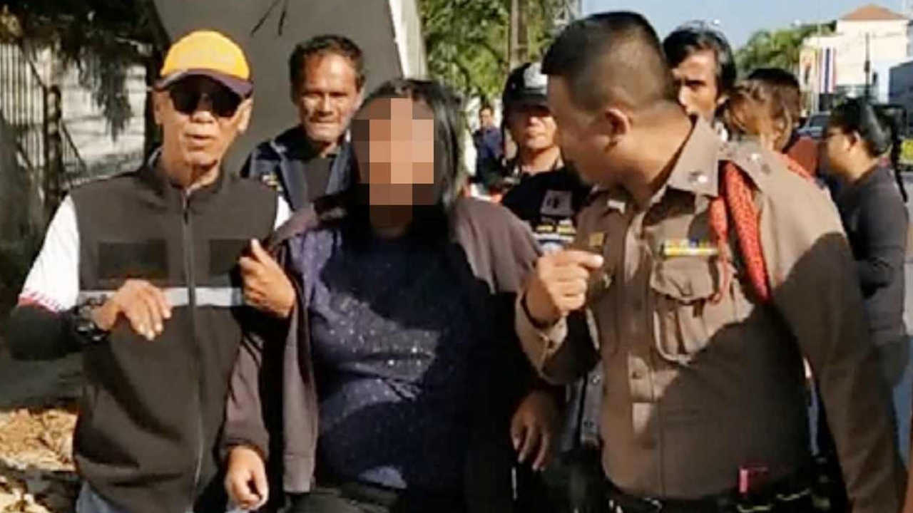 สาว 26 ตกงาน ปีนนั่งราวสะพาน ร่ำไห้ เครียด ไม่มีเงินให้แม่ผัว