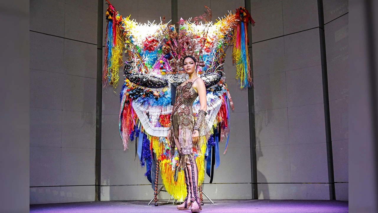 โชว์ชุด