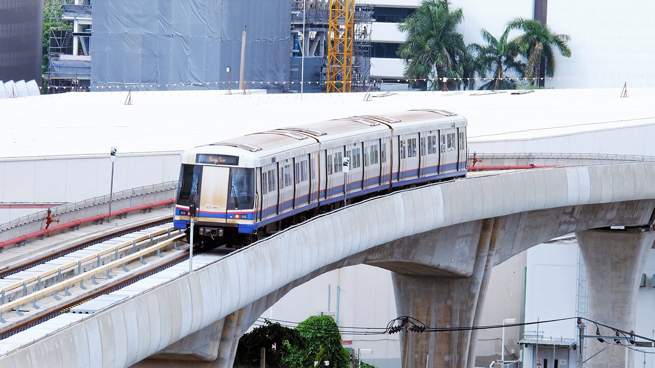 ธันวาคมนี้เปิดวิ่ง 4 สถานีเตาปูน-สิรินธร