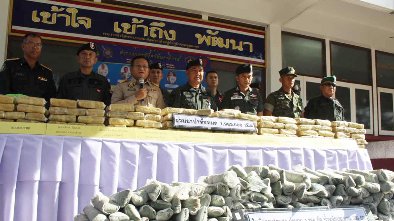 ยึดยาบ้าเกือบ 2 ล้านเม็ด ทิ้งในโกดังที่นราธิวาส คาดแก๊งค้าข้ามชาติ 