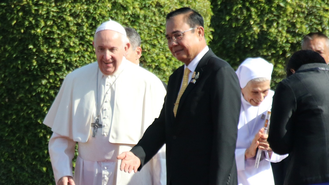 นายกฯ รับเสด็จ "พระสันตะปาปาฟรานซิส" ทรงชื่นชมไทยแก้ความรุนแรงเด็ก-สตรี