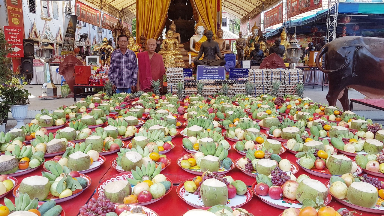 ขอพรพระเงินพระทอง วัดสว่างฯ เถ้าแก่สามพราน บอก การค้ารุ่งเรืองตลอด