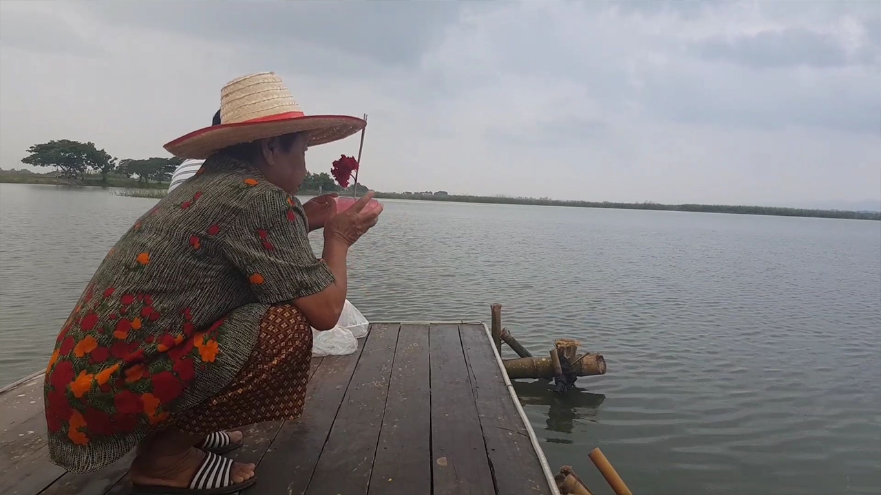 แม่อุ้ยรักโลก ชวนลูกหลานทำ "กระทงน้ำแข็ง" ไม่เพิ่มขยะ ละลายไปกับน้ำ