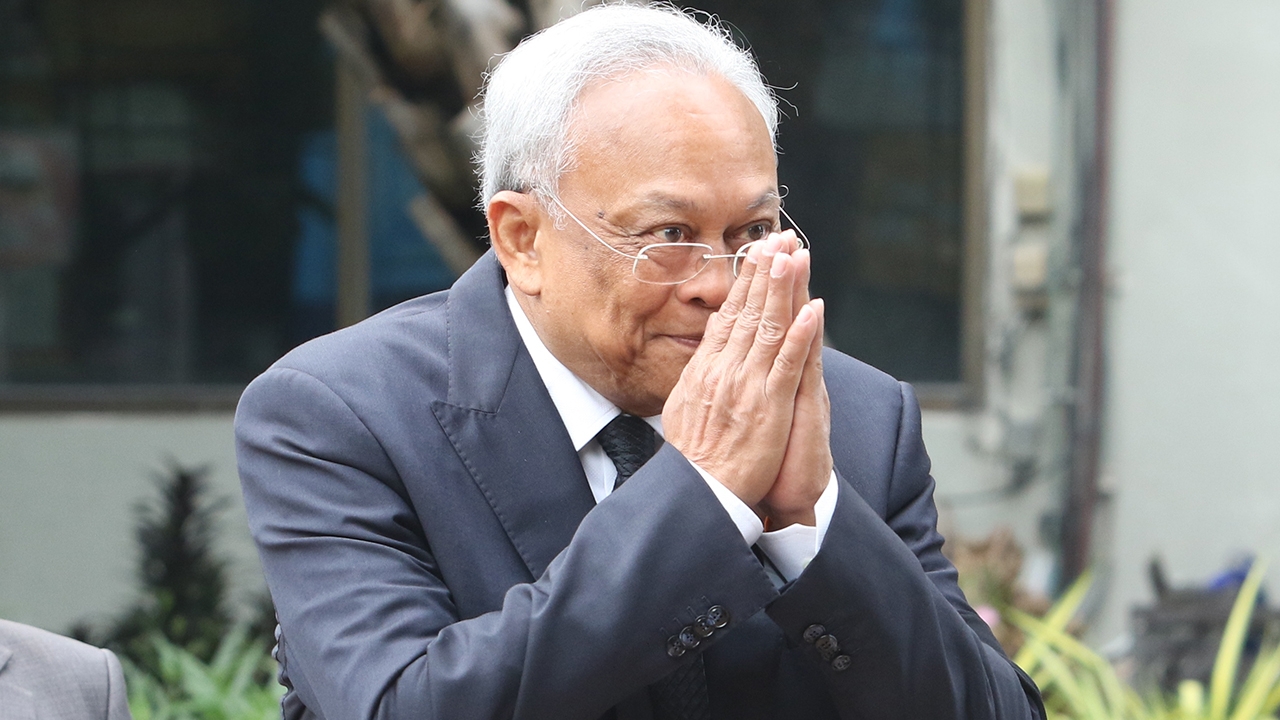 "สุเทพ" ยังศรัทธา รธน.60 ไม่ตอบ"มาร์ค" เหมาะสั่งปธ.กมธ.แก้รธน.หรือไม่  