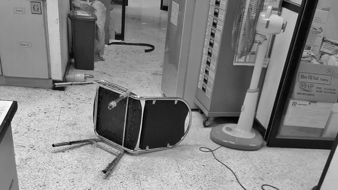 พยาบาลเล่านาทีหนีตาย ตีกันเละในห้องฉุกเฉิน สภาพเต็มไปด้วยเลือด (คลิป)