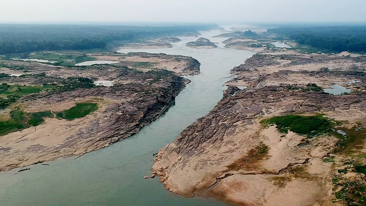 อุบลฯ เปิดฤดูกาลท่องเที่ยวแม่น้ำโขง "ปากบ้อง" จุดแคบที่สุดใน 6 ประเทศ