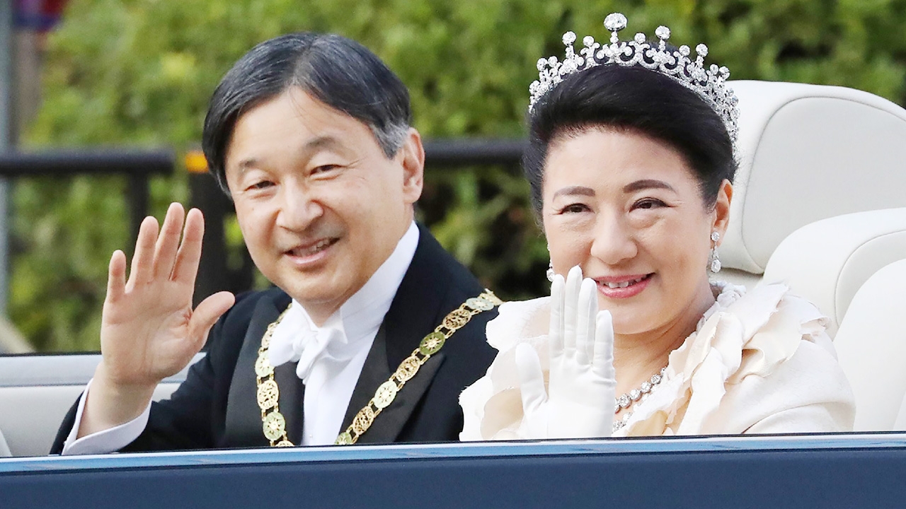 ชาวญี่ปุ่น 1.2 แสนสุดปีติ เฝ้าชมขบวนเสด็จพระจักรพรรดิ ฉลองราชาภิเษก