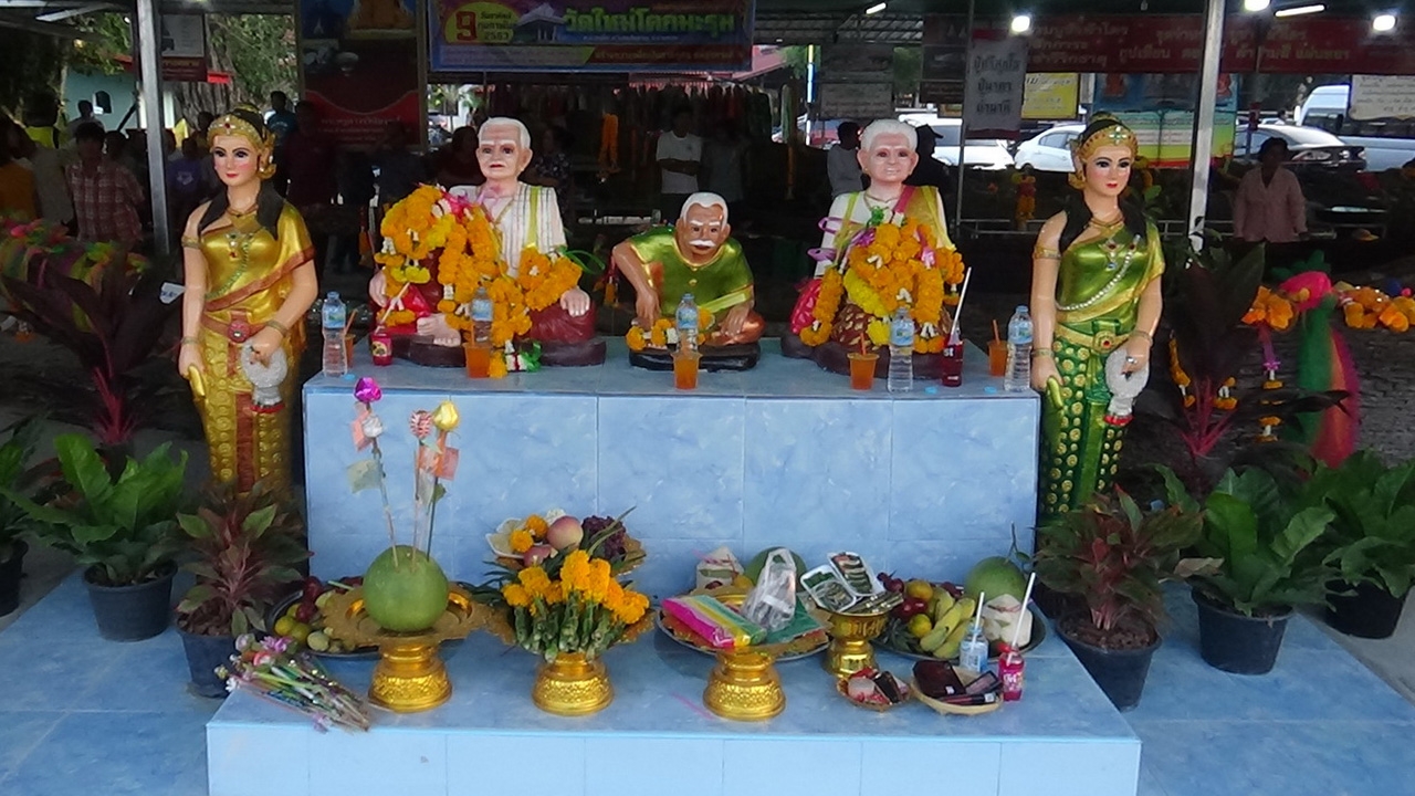 คอหวยเต็มพื้นที่ขอเลขเด็ด "พ่อปู่ทองคำแม่ย่าสุวรรณเกศร" ให้โชคหลายงวด